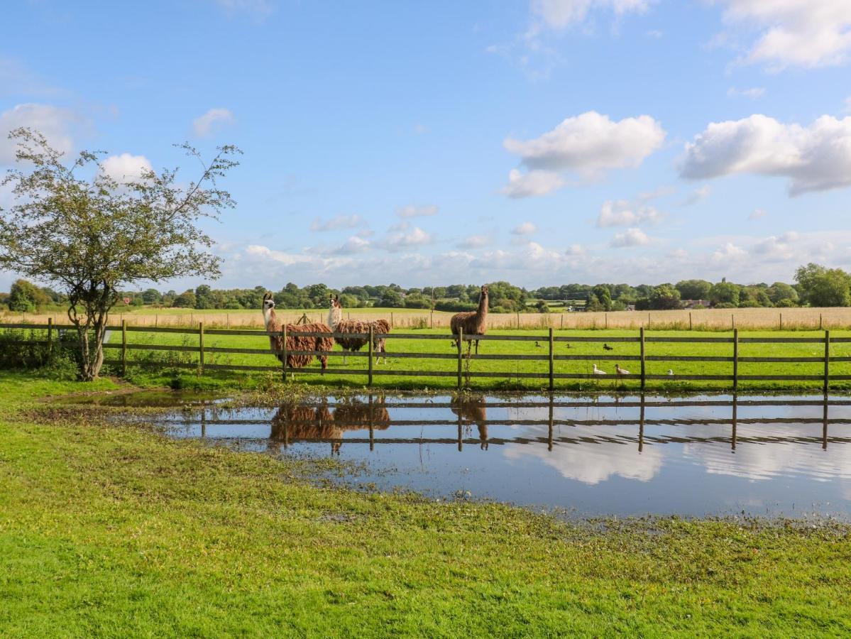 Chequer Stable Villa Brereton Luaran gambar