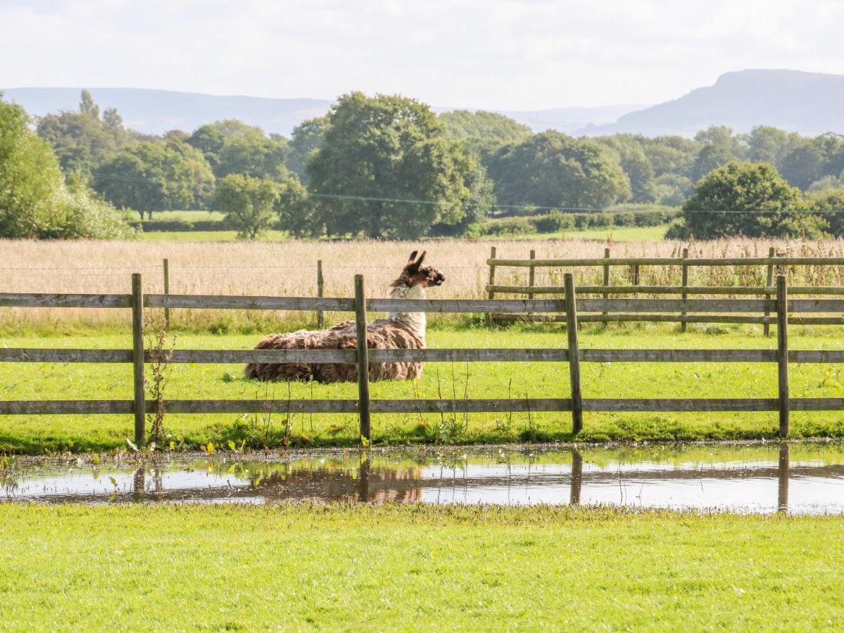 Chequer Stable Villa Brereton Luaran gambar